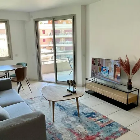 Superbe 2 Pieces Et Terrasse A 5 Min De La Апартаменты *