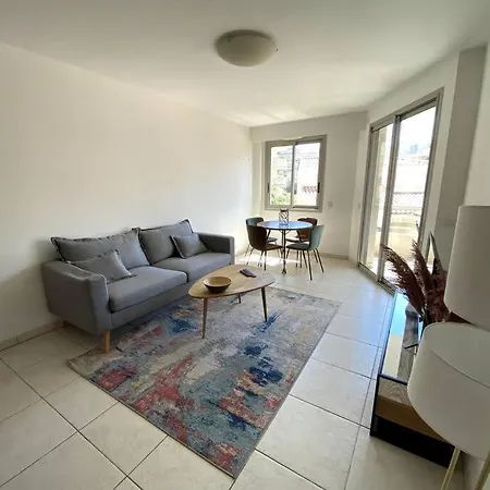 Superbe 2 Pieces Et Terrasse A 5 Min De La * Антиб
