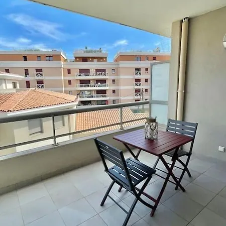 Superbe 2 Pieces Et Terrasse A 5 Min De La