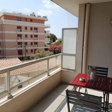 Superbe 2 Pieces Et Terrasse A 5 Min De La Antibes